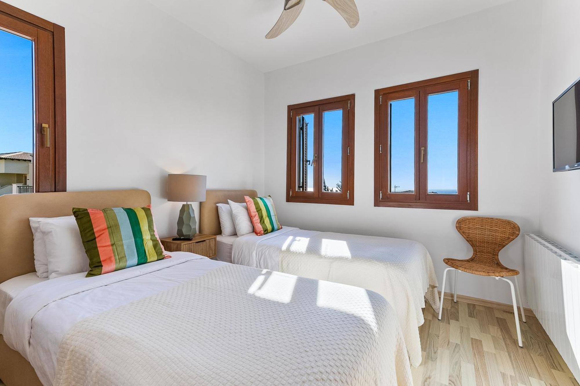 2 Bedroom Apartment Thalassa With Sea And Sunset Views, Aphrodite Hills Resort 库克里亚 外观 照片